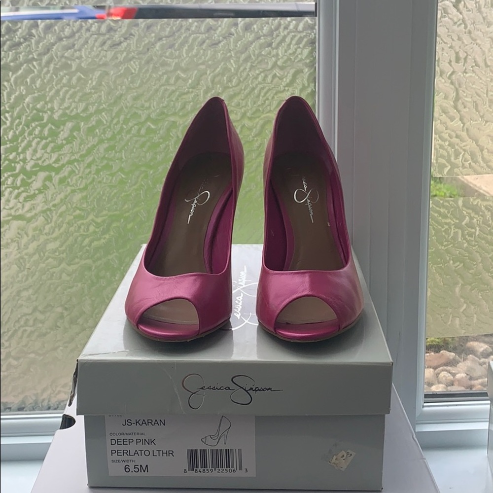 Jessica Simpson hot pink pump